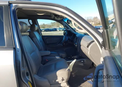 2003 Toyota Sequoia Limited V8 из США, поврежденный, VIN 5TDBT48A93S188703